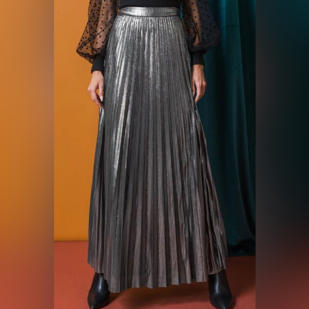 FLYING TOMATO A Pleated Foil Flat Silver Skirt sz S Holiday Party Dress